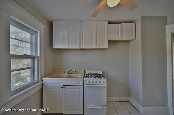 $1,075 | 2211 Brown Avenue, Scranton, PA 18509