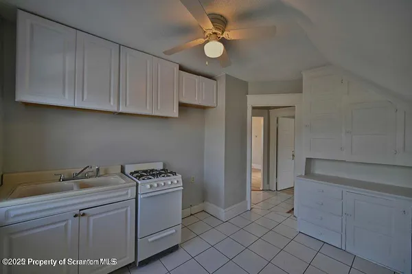 $1,075 | 2211 Brown Avenue, Scranton, PA 18509