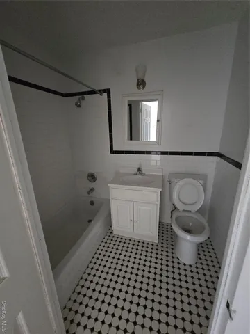 $1,918 | 34-12 113th Street, Unit 9B | North Corona