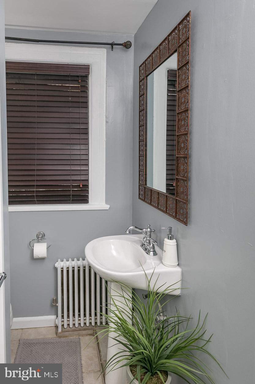 3612 Cedardale Road Baltimore, MD 21215 - Photo 21 of 30 Bath