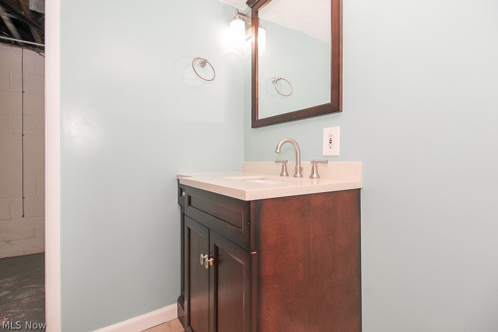6401 Stumph Road Cleveland, OH 44130 - Photo 25 of 35