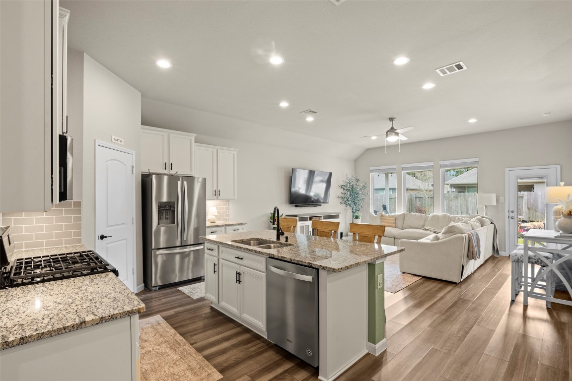 14239 Volcano Perch Drive Conroe, TX 77384 - Photo 10 of 39 You'll love the open concept - this provides great flow when entertaining!