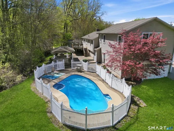 $530,000 | 1 Kimberly Drive, Enfield, CT 06082
