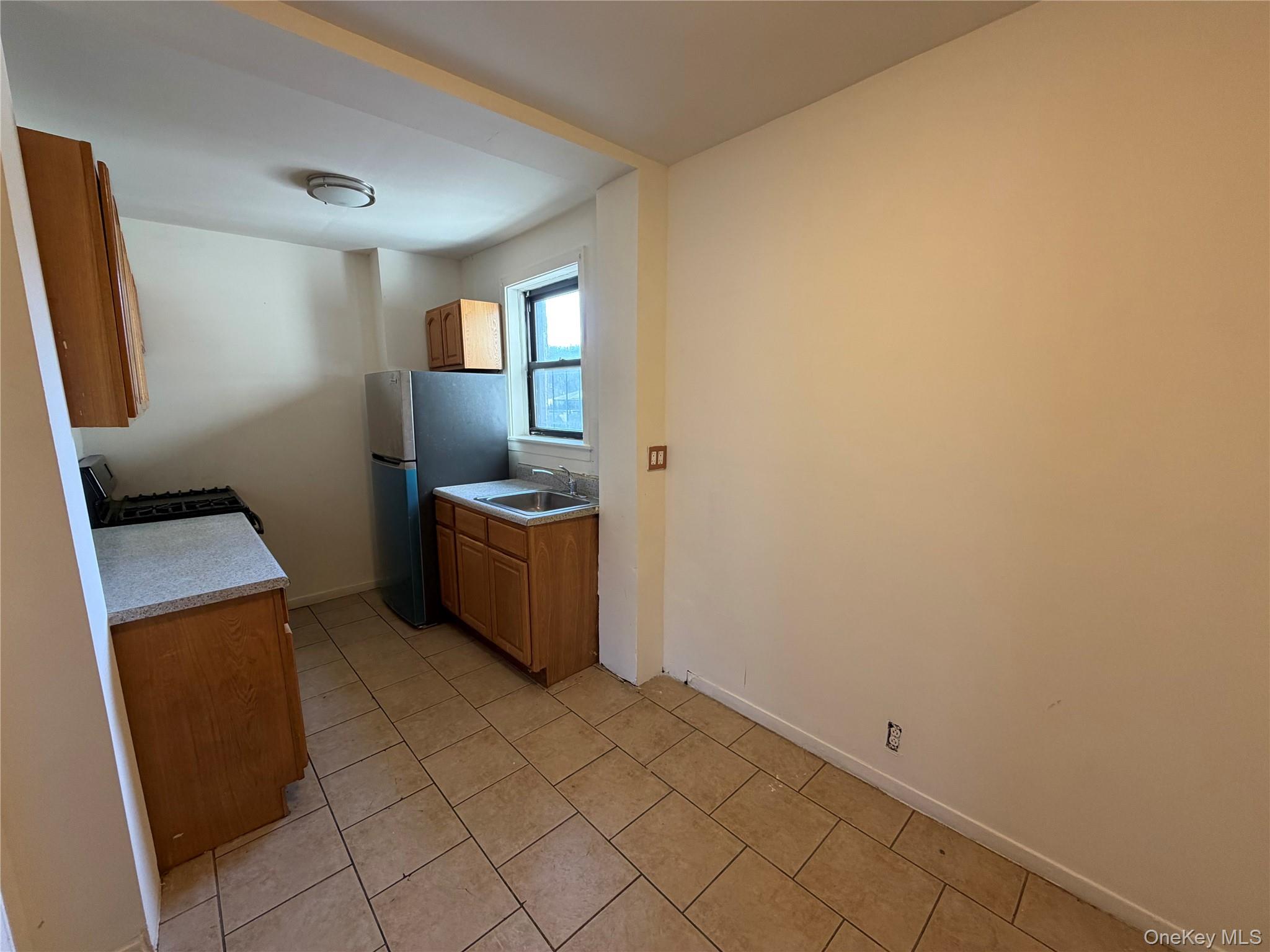 107 Tibbetts Road, Unit 2B Yonkers, NY 10705 - Photo 2 of 7