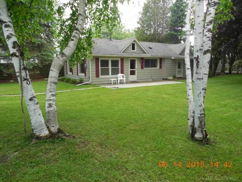 5832 Lakeshore Road Palms, MI 48465 - Photo 1 of 18 31287005.JPG
