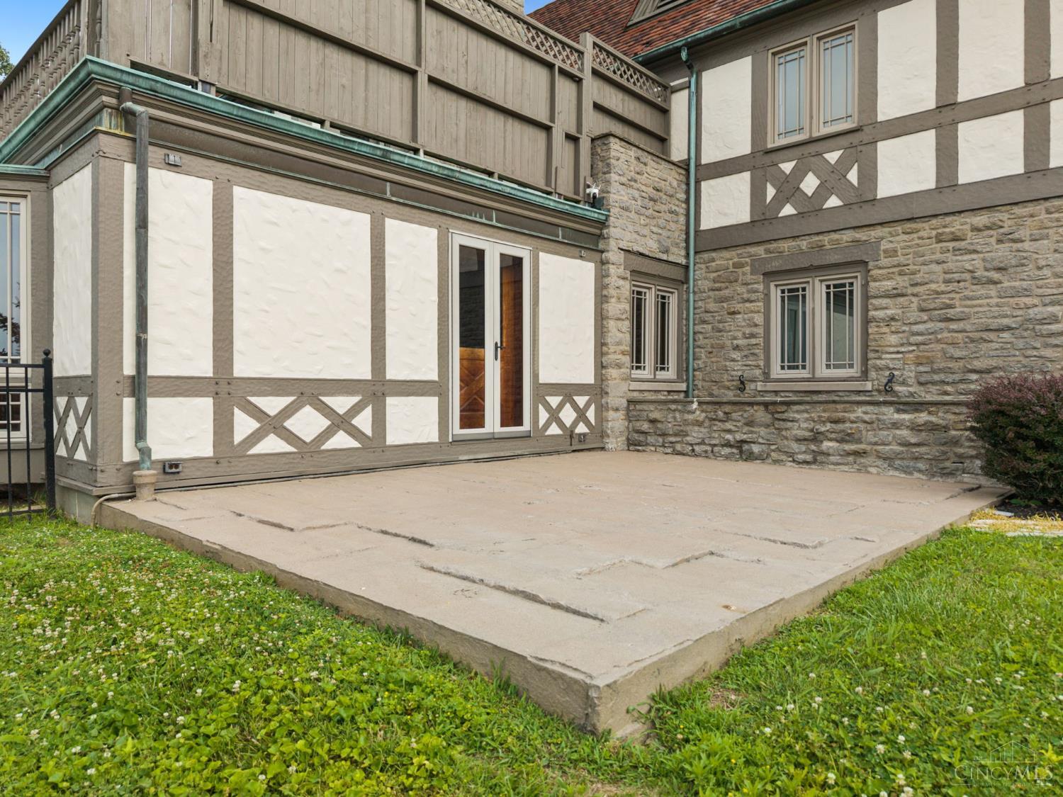 7803 Ayers Road Cincinnati, OH 45255 - Photo 10 of 99