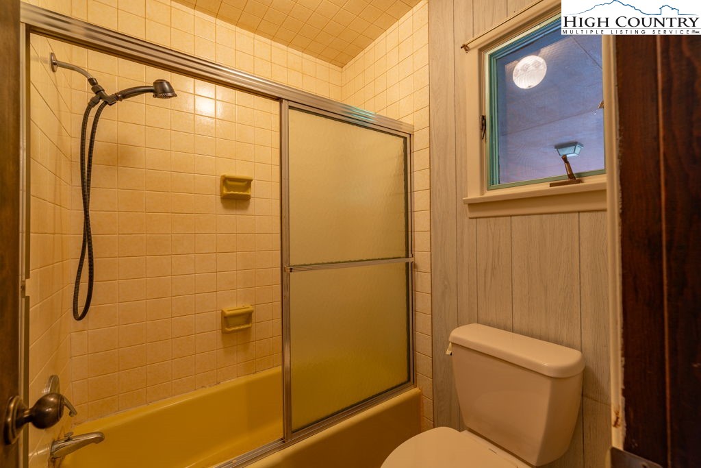 835 Ridge Road Spruce Pine, NC 28777 - Photo 16 of 40 Gallery Image 16