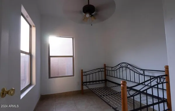 a view of entryway with a window