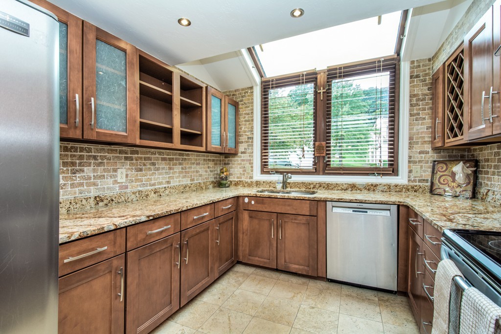 22 Gates Road, Unit B Worcester, MA 01603 - Photo 5 of 30 Gallery Image 5