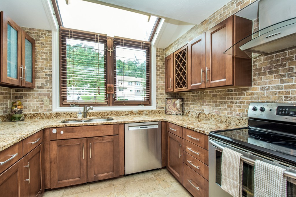 22 Gates Road, Unit B Worcester, MA 01603 - Photo 6 of 30 Gallery Image 6