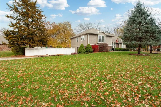 $415,000 | 1400 Northwest Deer Run Trail, Blue Springs, MO 64015