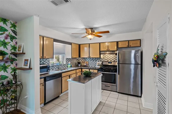 $1,400 | 10008 Daffodil Street, Unit 186, Pinellas Park, FL 33782