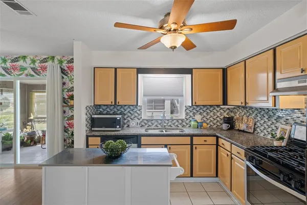 $1,400 | 10008 Daffodil Street, Unit 186, Pinellas Park, FL 33782
