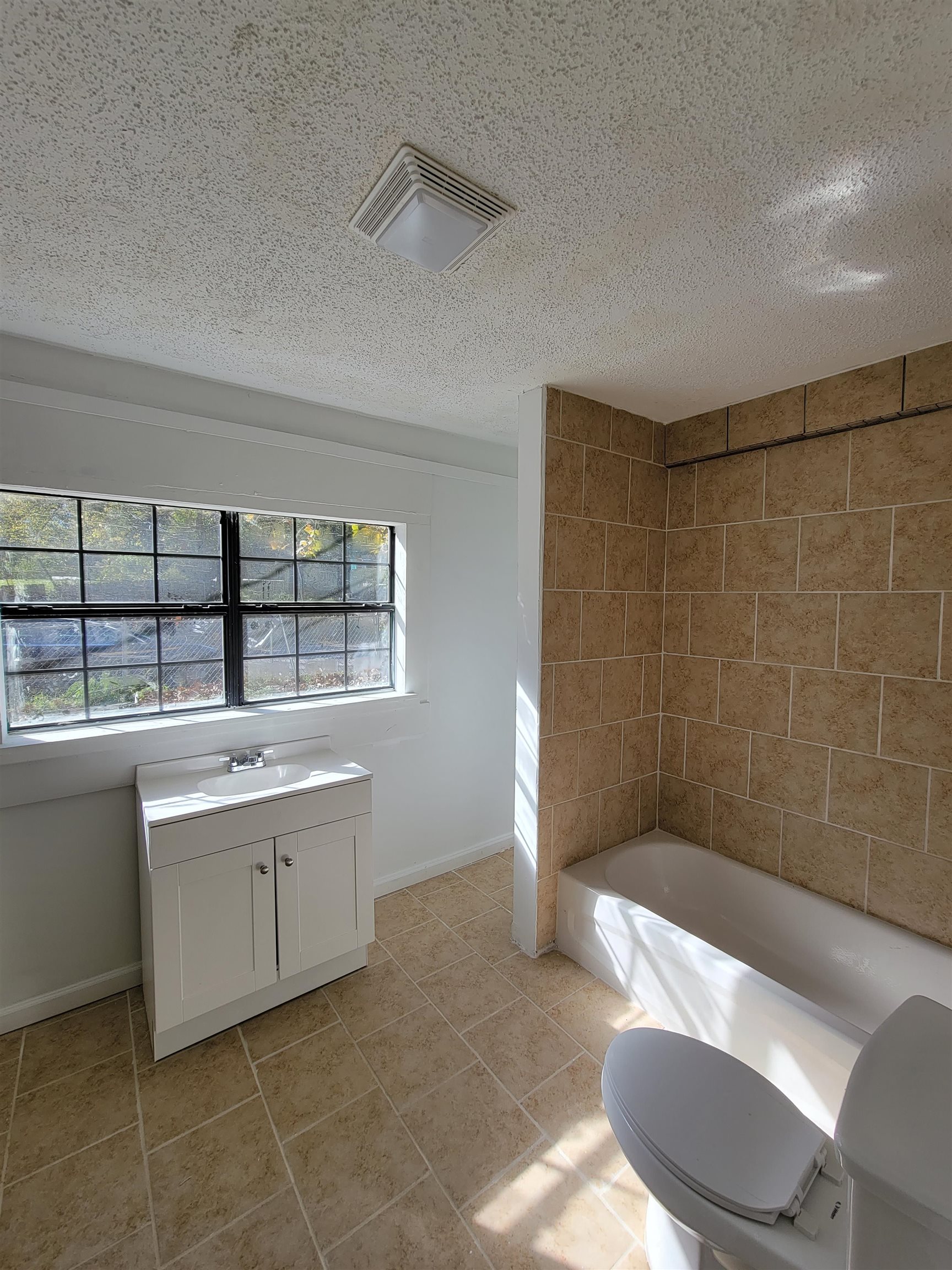 136 North Street Mobile, AL 36610 - Photo 8 of 13
