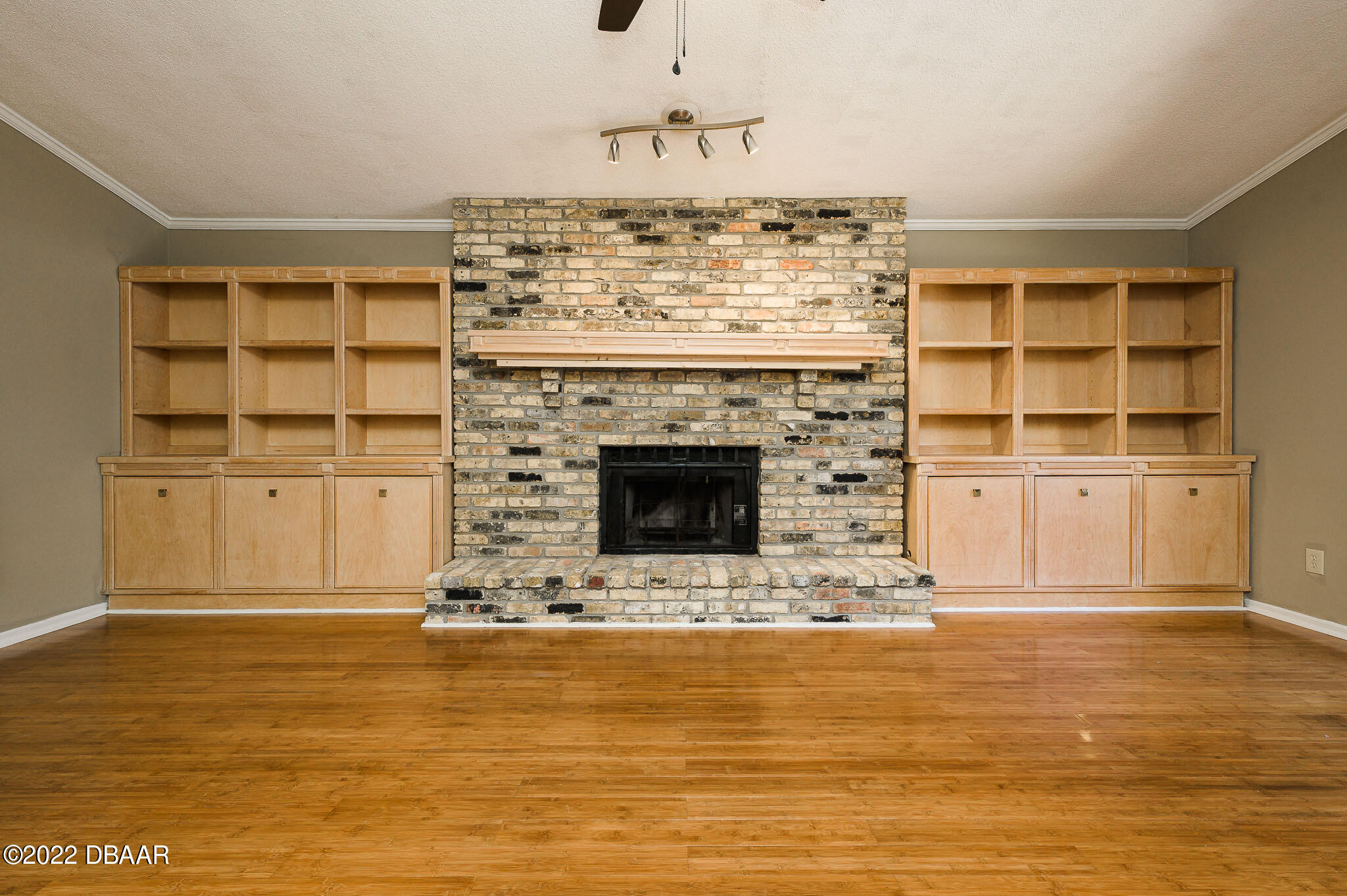 35 Pebble Beach Drive Ormond Beach, FL 32174 - Photo 20 of 45 a view of a livingroom with a fireplace