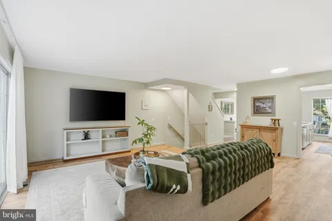 $559,999 | 345 Barnfield Square Northeast, Leesburg, VA 20176