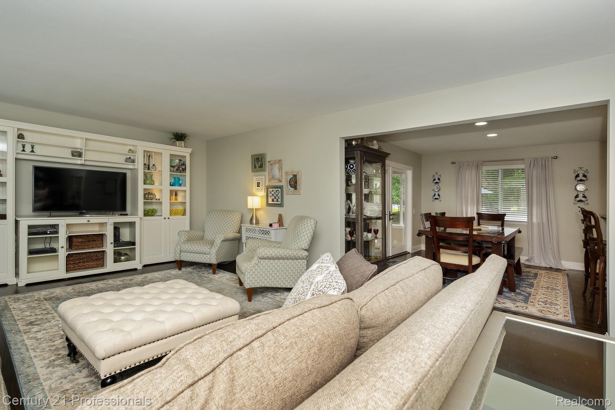 1155 Portsmouth Road Rochester, MI 48309 - Photo 5 of 60 Portsmouth MLS-008.jpg