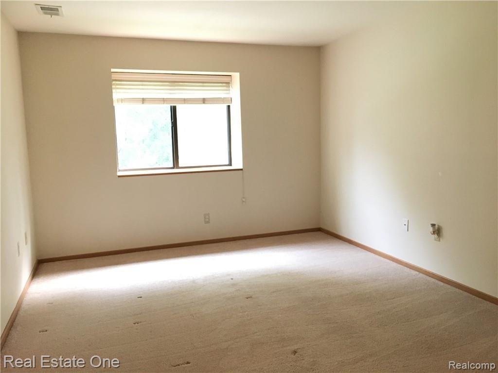 24060 Middlebelt Road, Unit 22 Farmington Hills, MI 48336 - Photo 6 of 15