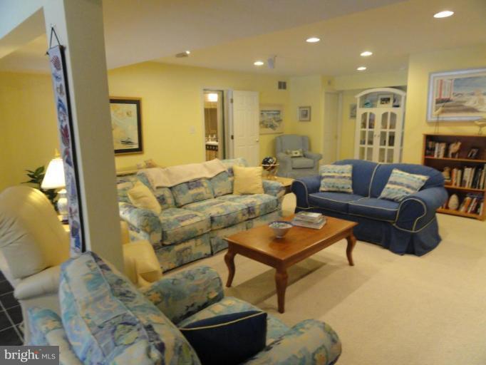 1407 Brewer Neck Road Pasadena, MD 21122 - Photo 14 of 22 Family Room