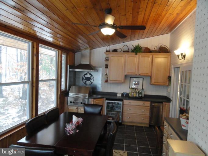 1407 Brewer Neck Road Pasadena, MD 21122 - Photo 10 of 22 Breakfast Area