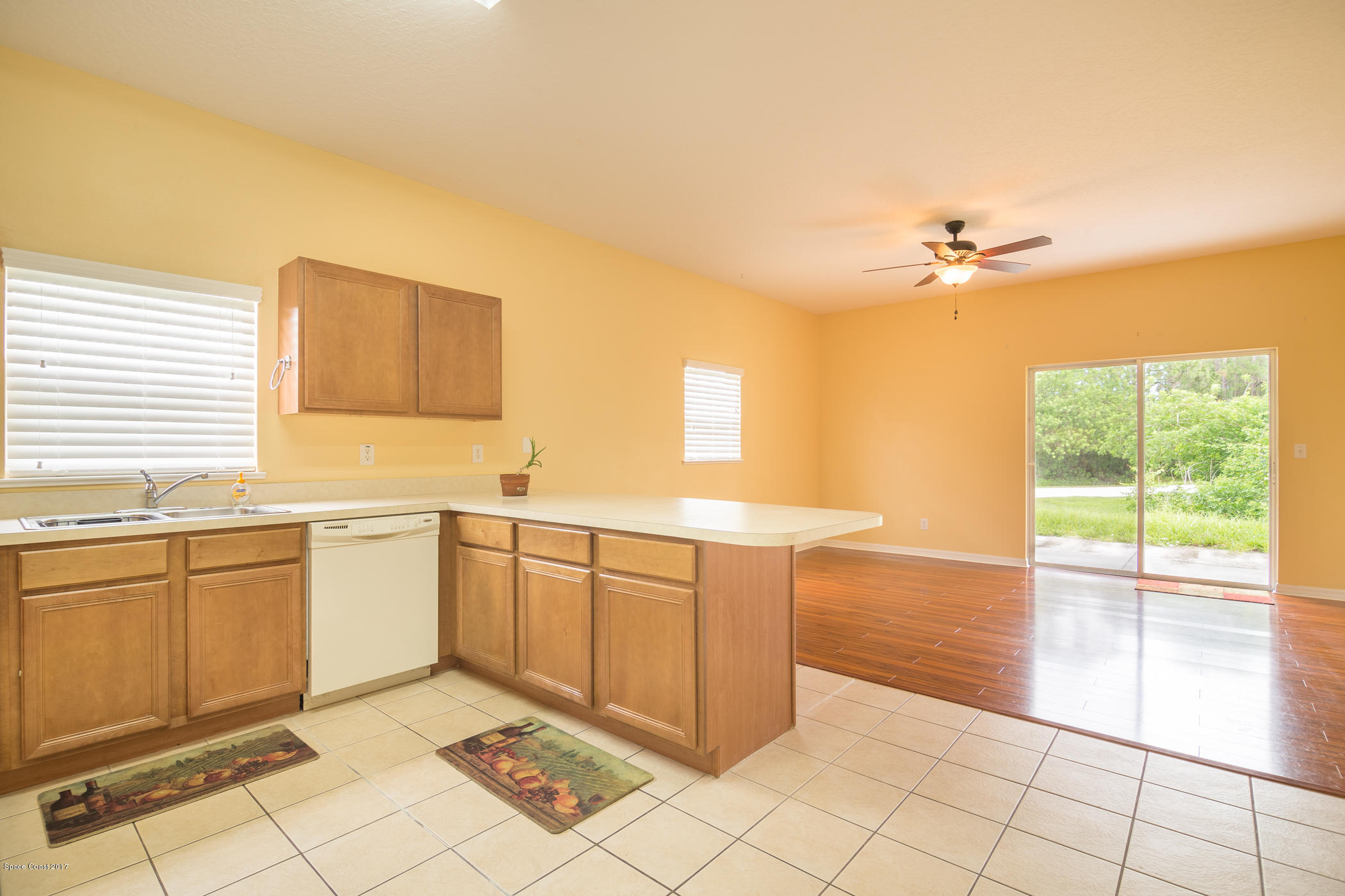 1875 Dragon Road Southeast Palm Bay, FL 32909 - Photo 7 of 18 Kitchen