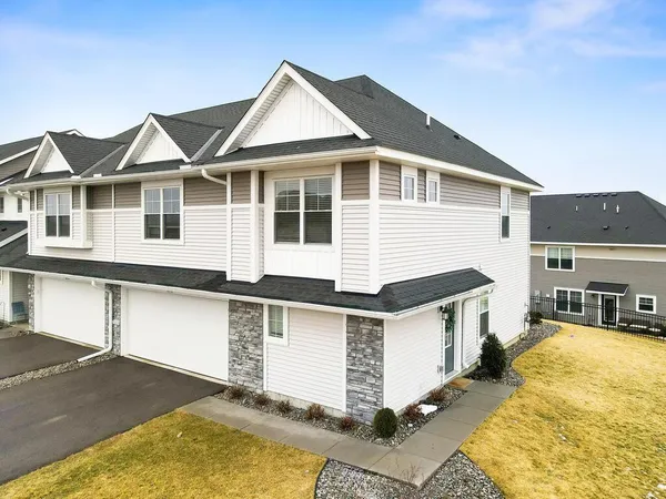 $400,000 | 9647 Poplar Drive, Victoria, MN 55386
