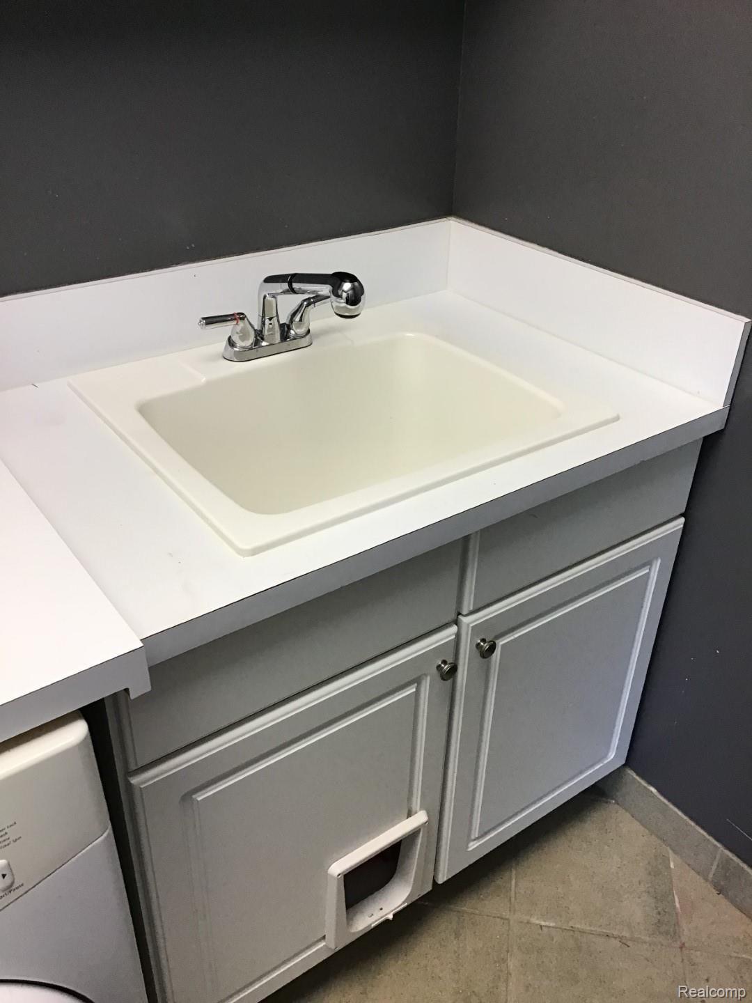 2881 Clarkston Road Oakland, MI 48363 - Photo 45 of 98 LaundryRoom (2) (Large).jpg