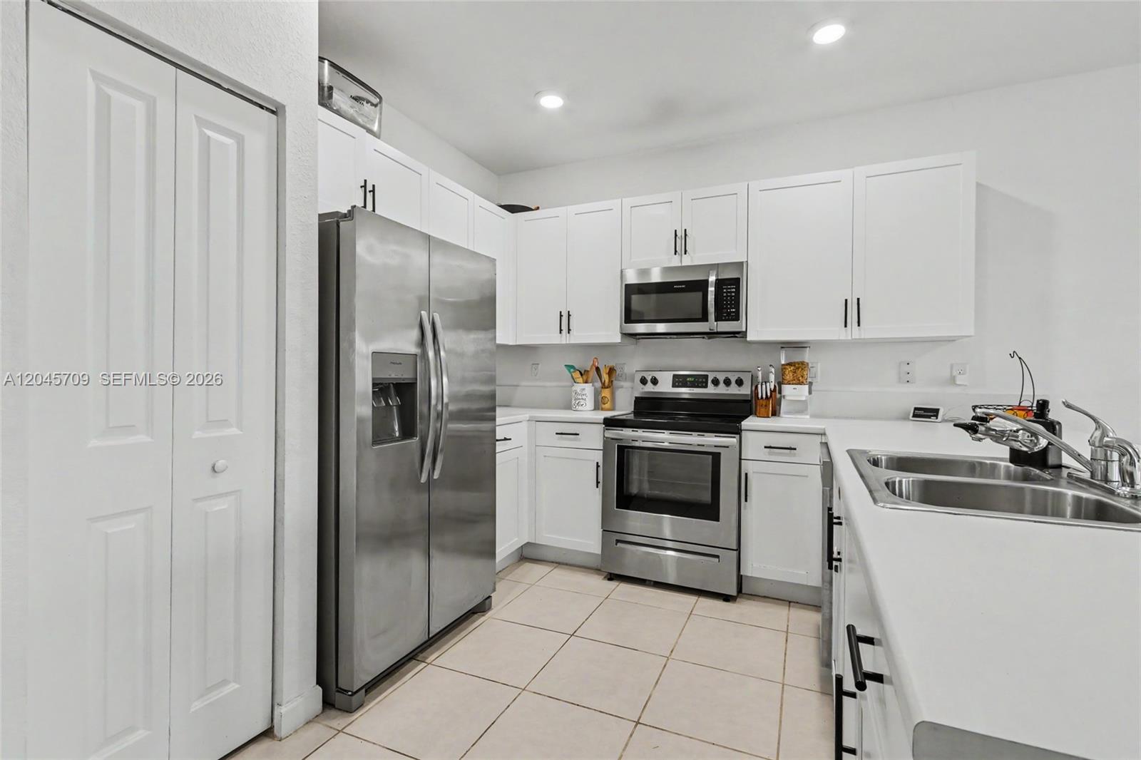 18102 Southwest 148th Road Miami, FL 33187 - Photo 5 of 29
