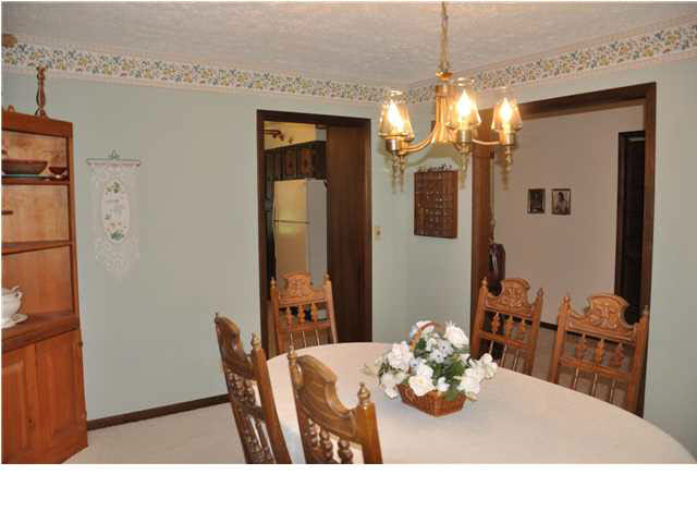 7122 Newman Road Elberfeld, IN 47613 - Photo 9 of 26