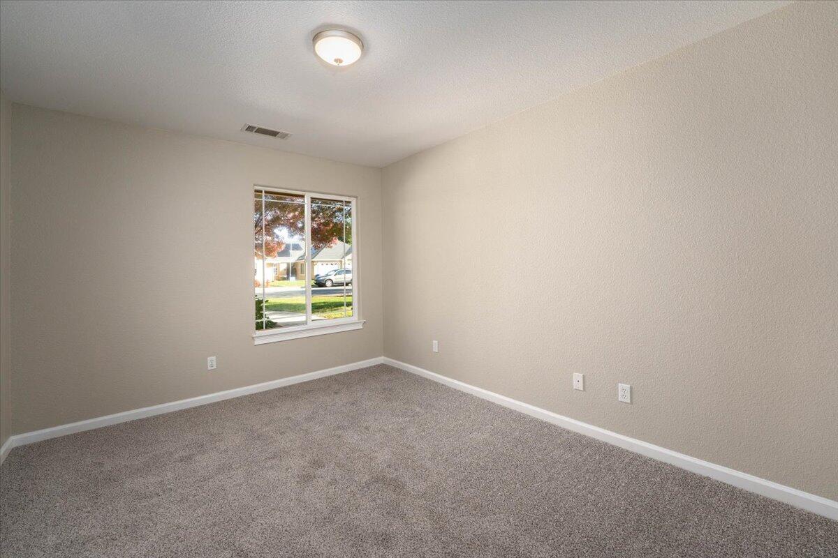7704 Pit Road Redding, CA 96001 - Photo 21 of 34 an empty room with windows