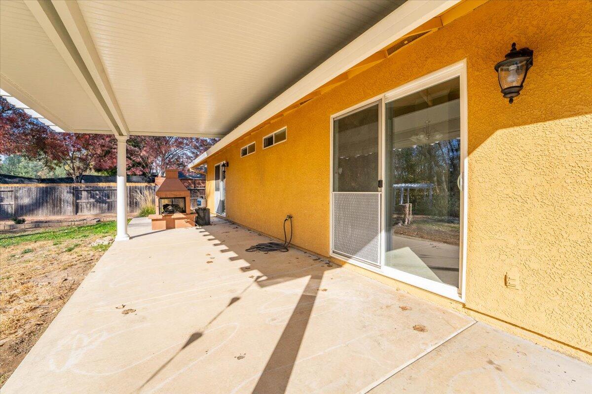 7704 Pit Road Redding, CA 96001 - Photo 28 of 34 a view of a balcony