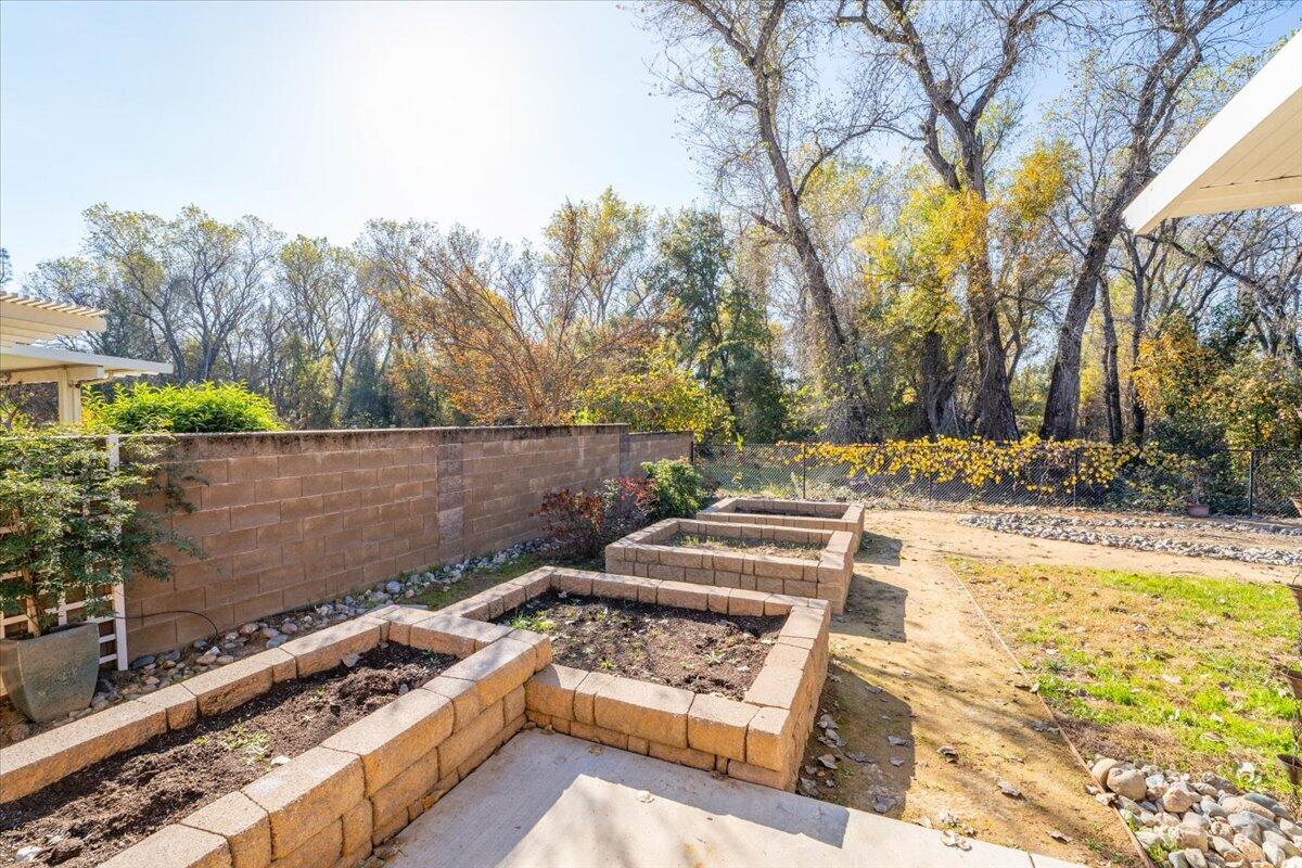 7704 Pit Road Redding, CA 96001 - Photo 29 of 34 a view of a backyard with chairs
