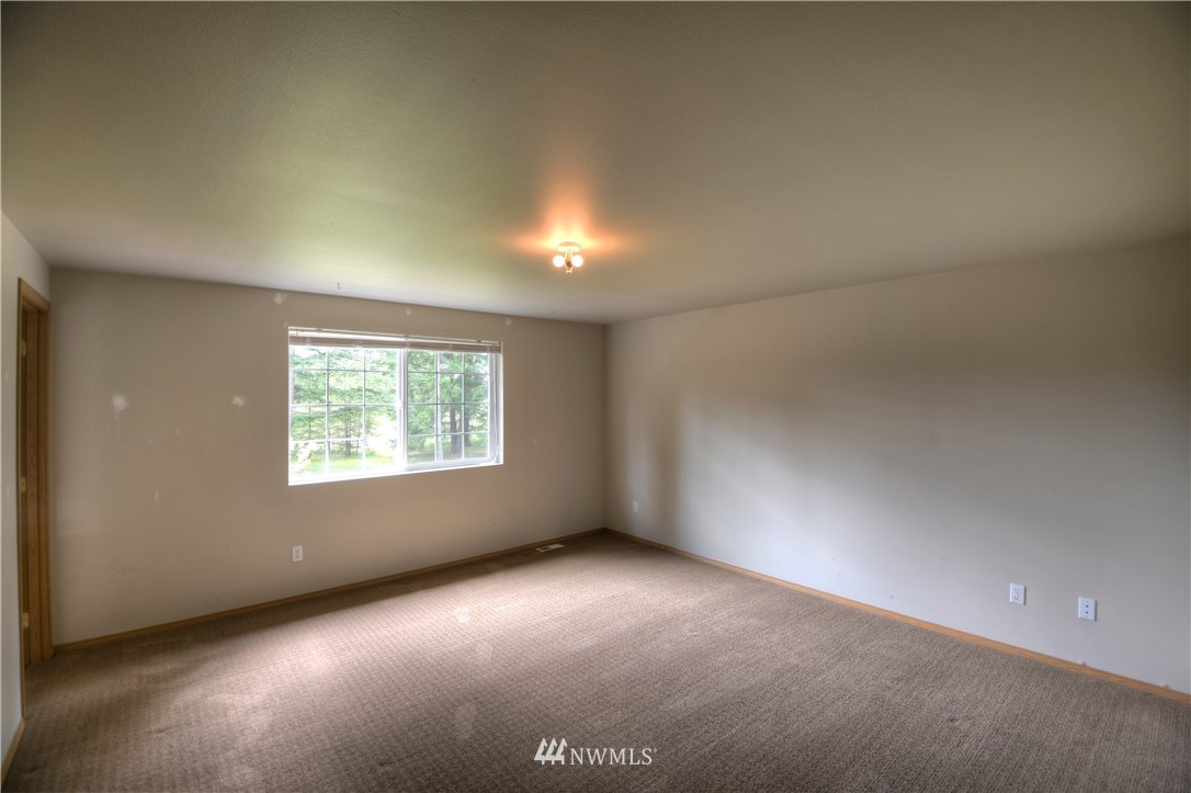 13406 Rainier Road Southeast Rainier, WA 98576 - Photo 11 of 25 Gallery Image 11