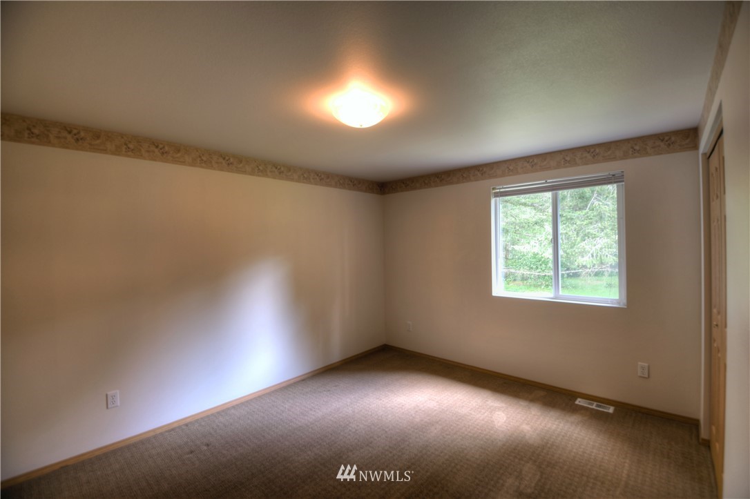 13406 Rainier Road Southeast Rainier, WA 98576 - Photo 15 of 25 Gallery Image 15