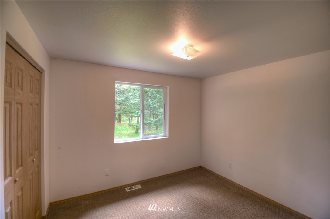 13406 Rainier Road Southeast Rainier, WA 98576 - Photo 16 of 25 Gallery Image 16