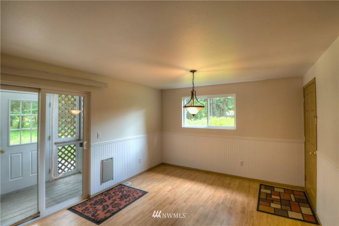 13406 Rainier Road Southeast Rainier, WA 98576 - Photo 4 of 25 Gallery Image 4