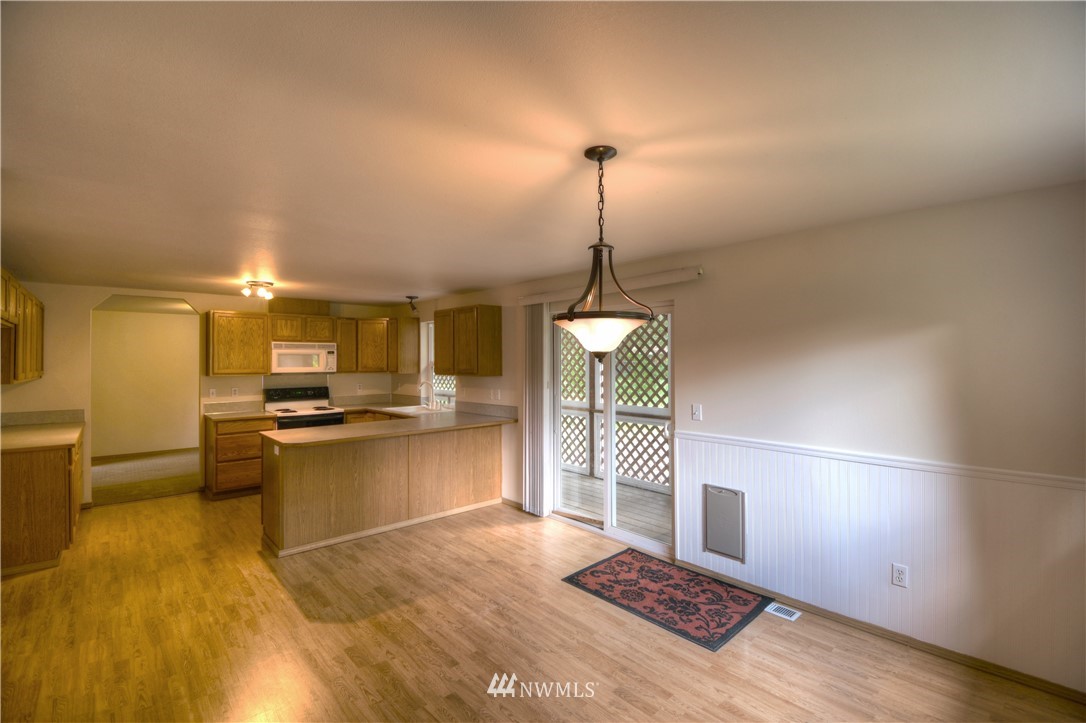 13406 Rainier Road Southeast Rainier, WA 98576 - Photo 5 of 25 Gallery Image 5