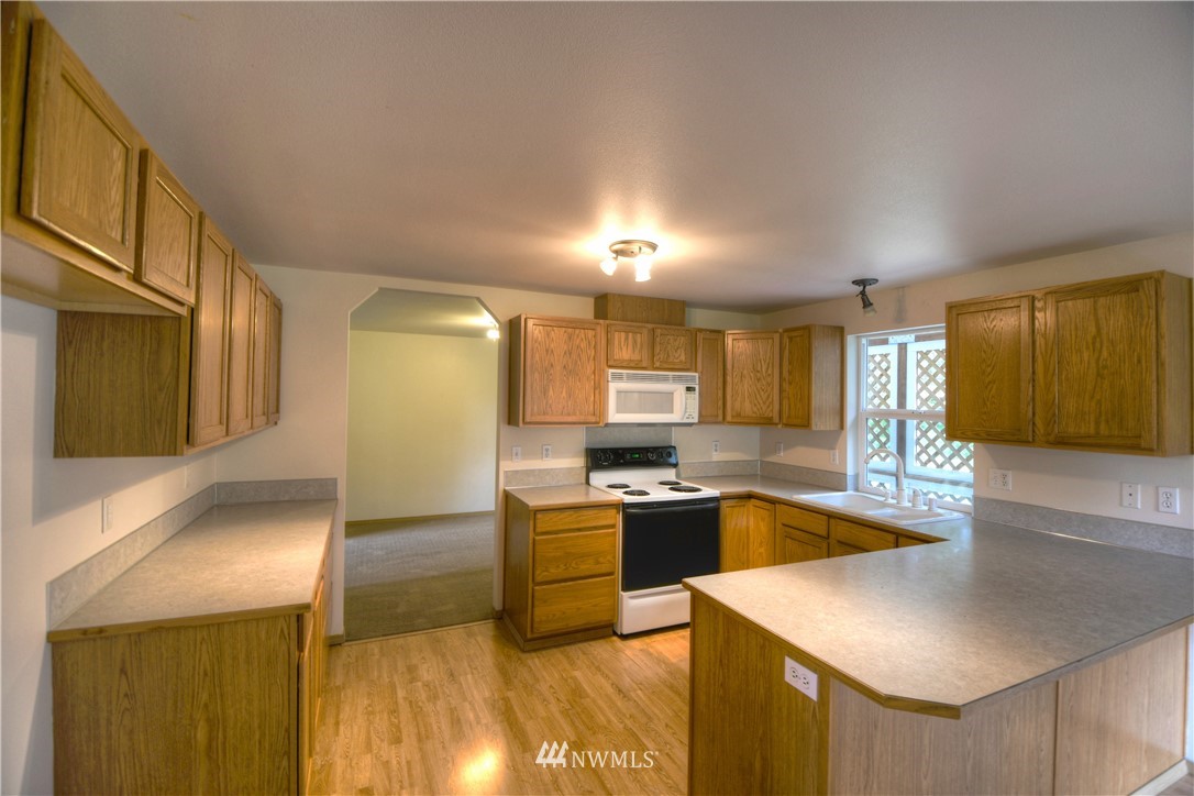 13406 Rainier Road Southeast Rainier, WA 98576 - Photo 6 of 25 Gallery Image 6