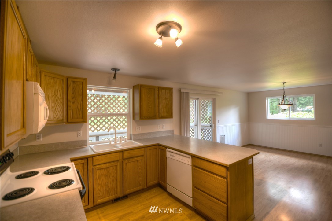 13406 Rainier Road Southeast Rainier, WA 98576 - Photo 7 of 25 Gallery Image 7
