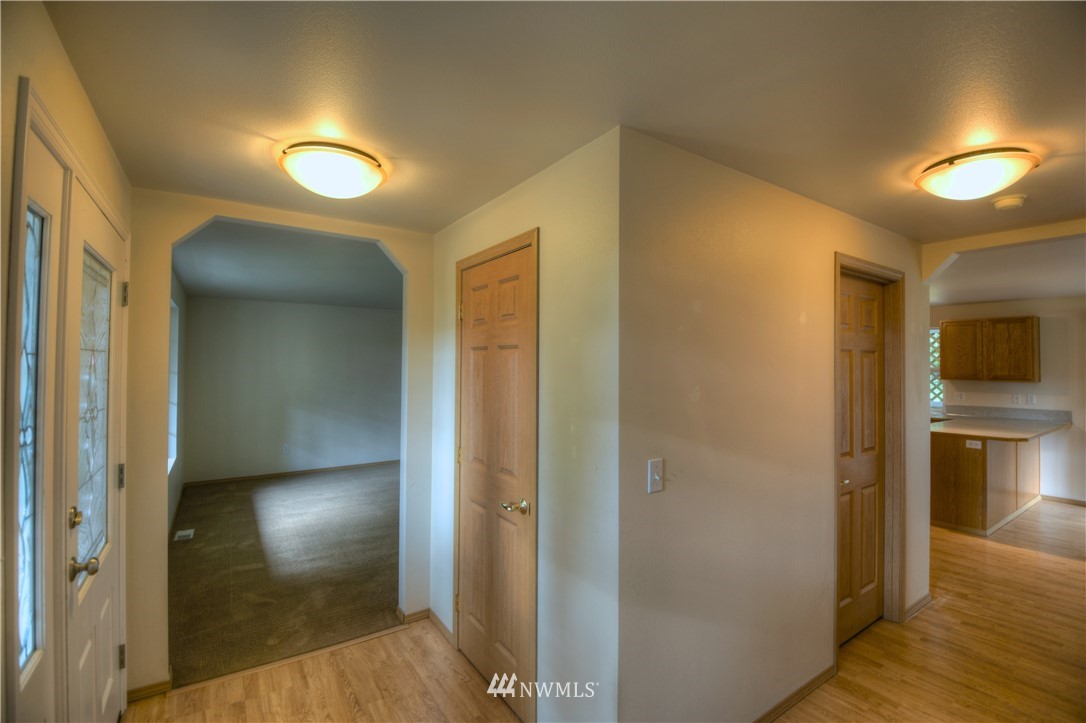 13406 Rainier Road Southeast Rainier, WA 98576 - Photo 9 of 25 Gallery Image 9