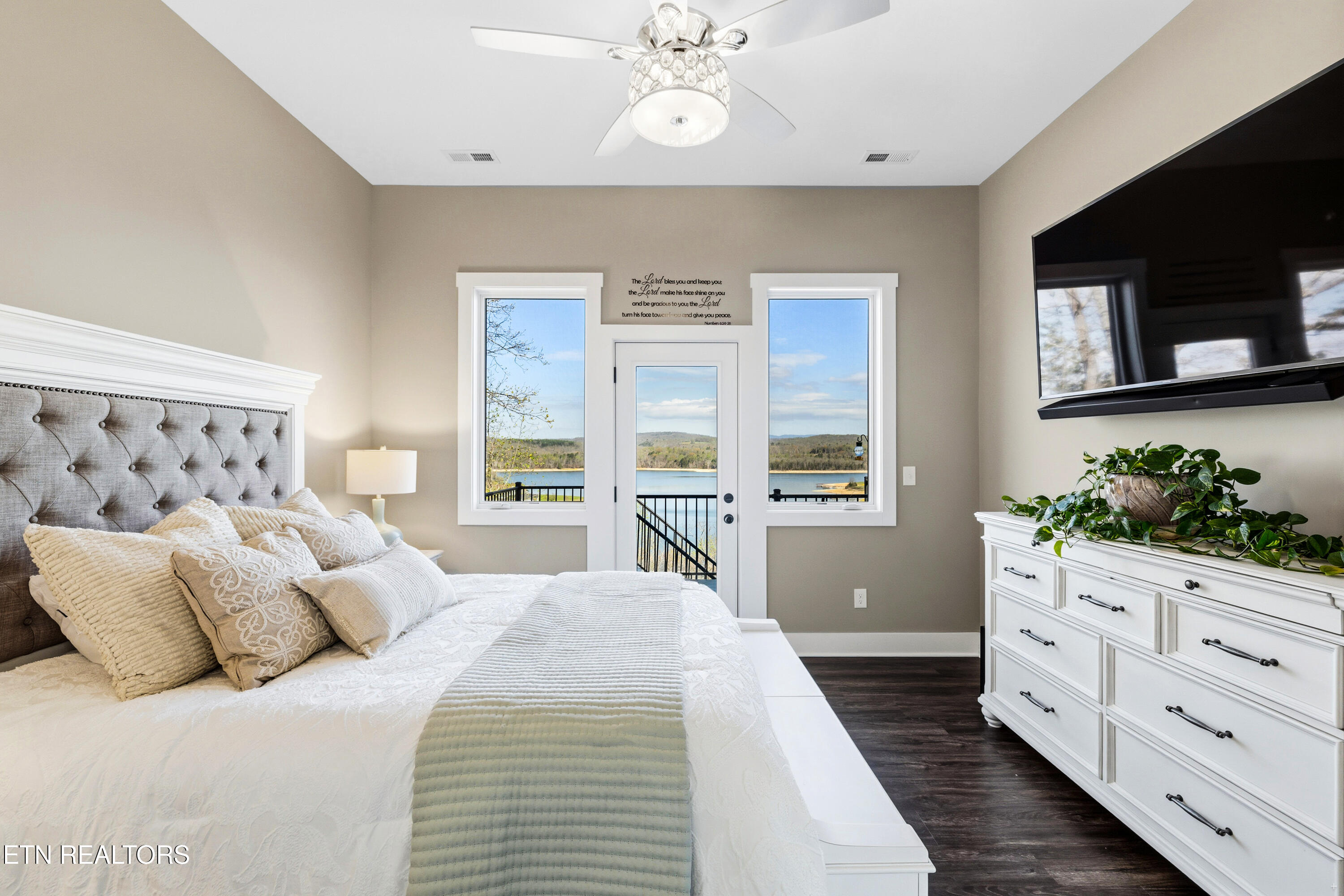 3385 Russell Brothers Road Sharps Chapel, TN 37866 - Photo 23 of 60 Primary Bedroom Suite