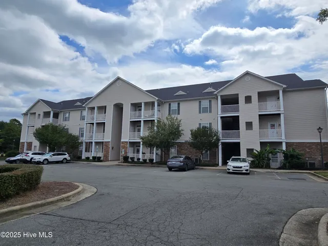 $170,000 | 3015 Winston Drive, Unit 112, Burlington, NC 27215