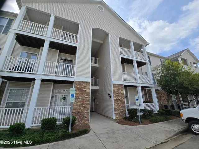 $170,000 | 3015 Winston Drive, Unit 112, Burlington, NC 27215