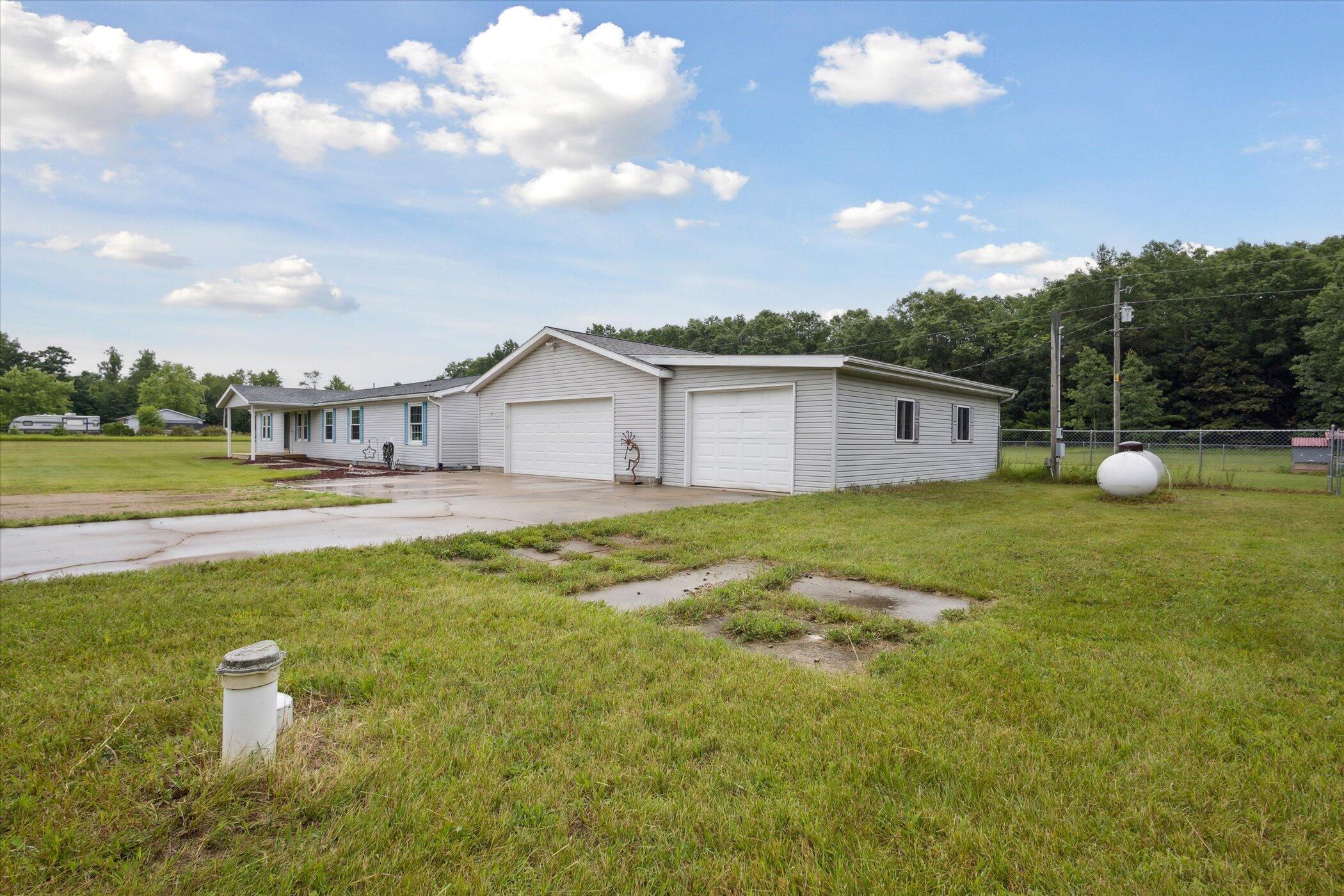 10638 Maple Hill Road Howard City, MI 49329 - Photo 5 of 61 04-10638-Maple-Hill-Rd-Howard-City-MI-49