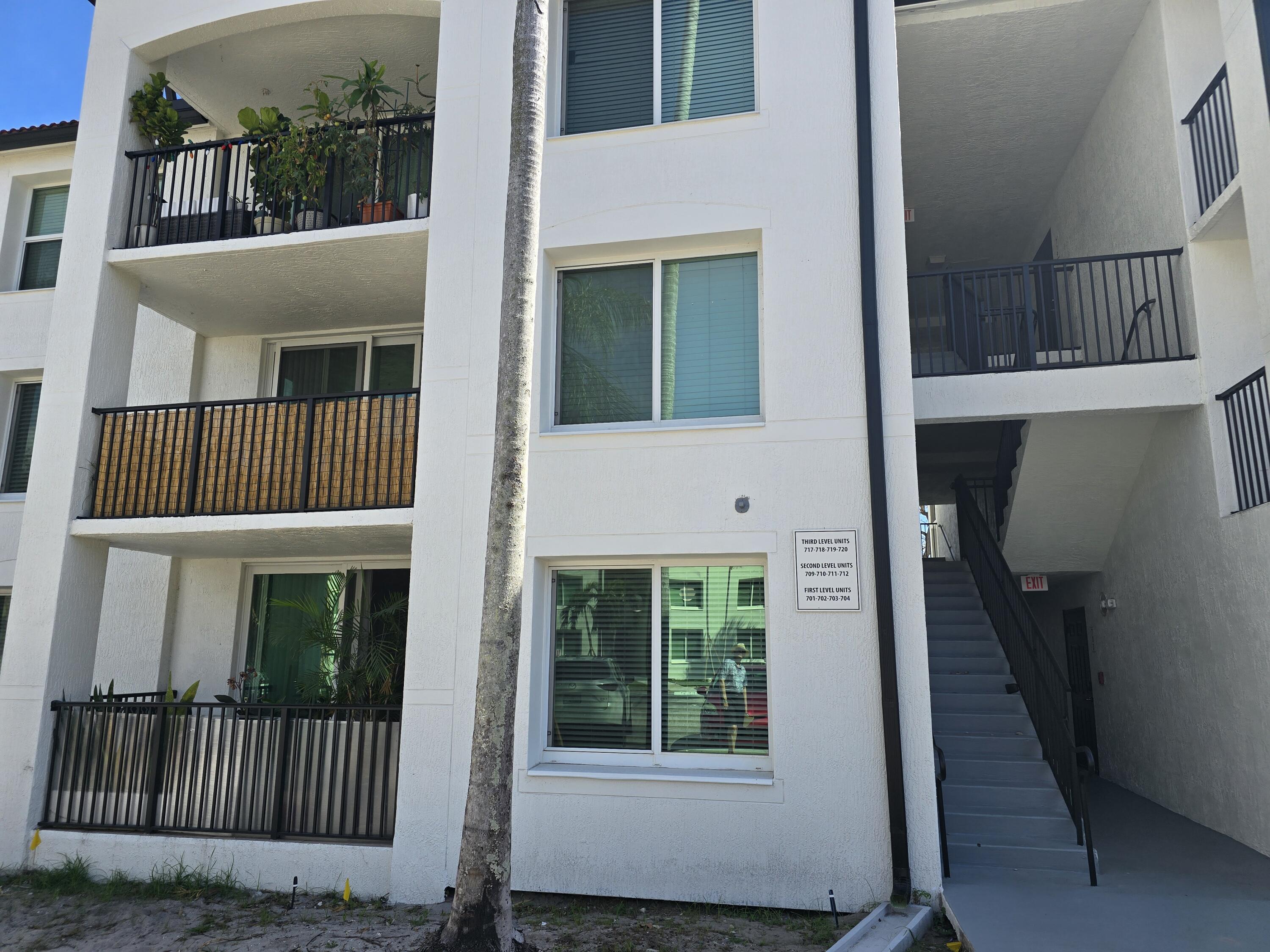 701 Villa Circle Boynton Beach, FL 33435 - Photo 14 of 17 a view of front door of house