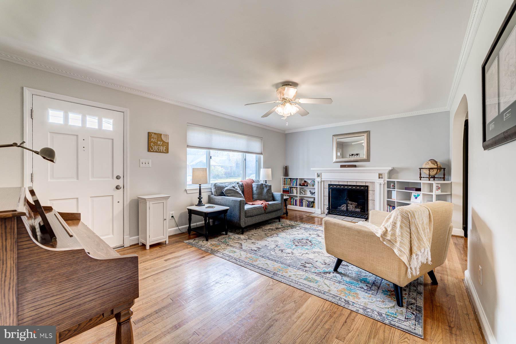 5902 Frederick Street Springfield, VA 22150 - Photo 4 of 46 Spacious Living Room w/gas fireplace & built-ins