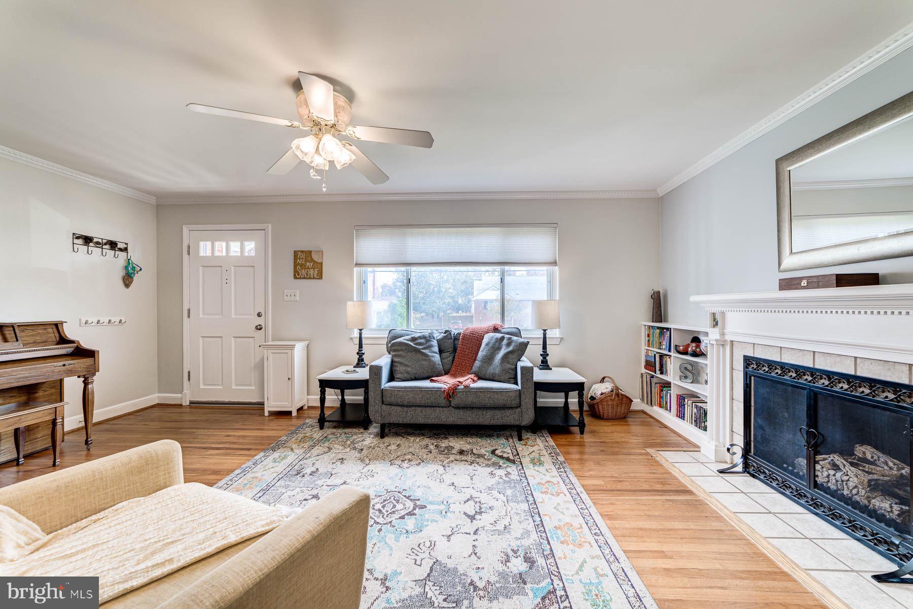 5902 Frederick Street Springfield, VA 22150 - Photo 5 of 46 Spacious Living Room w/gas fireplace & built-ins