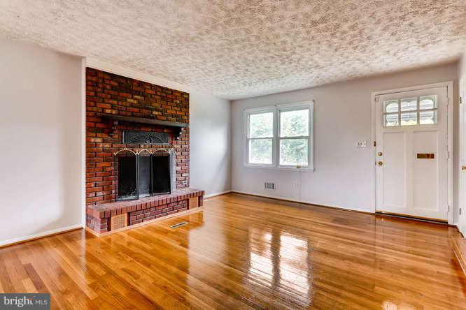 2134 Cockspur Road Middle River, MD 21220 - Photo 7 of 28 Living Room