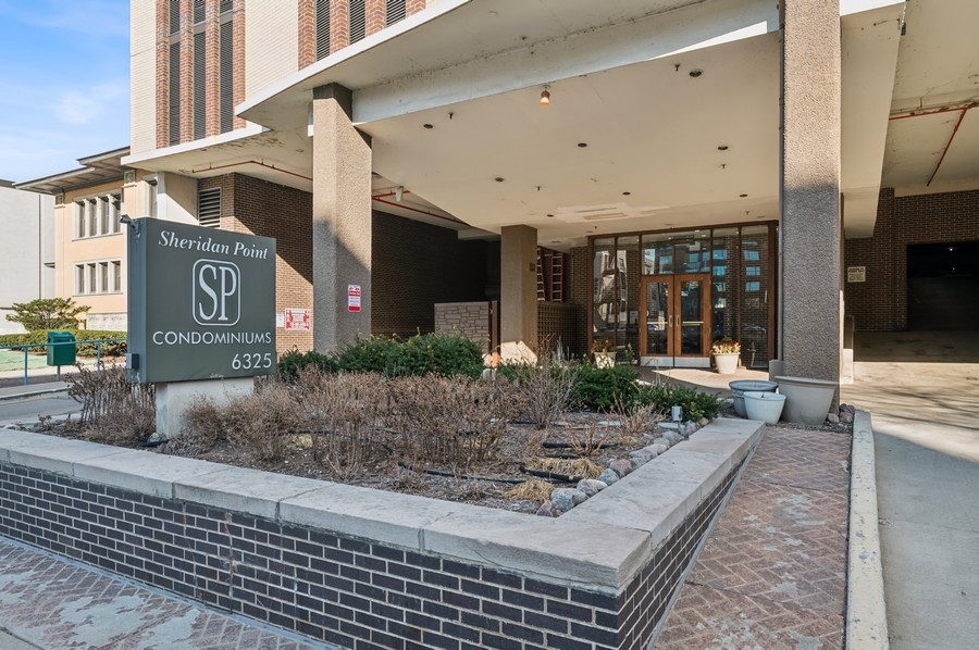 6325 North Sheridan Road, Unit 1607 Chicago, IL 60660 - Photo 2 of 15 Gallery Image 2