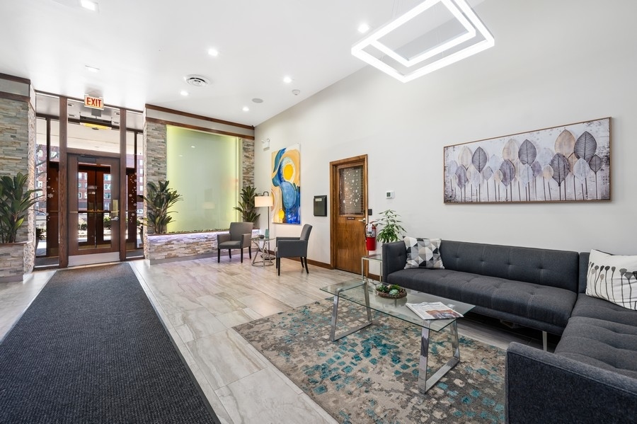 6325 North Sheridan Road, Unit 1607 Chicago, IL 60660 - Photo 3 of 15 Gallery Image 3